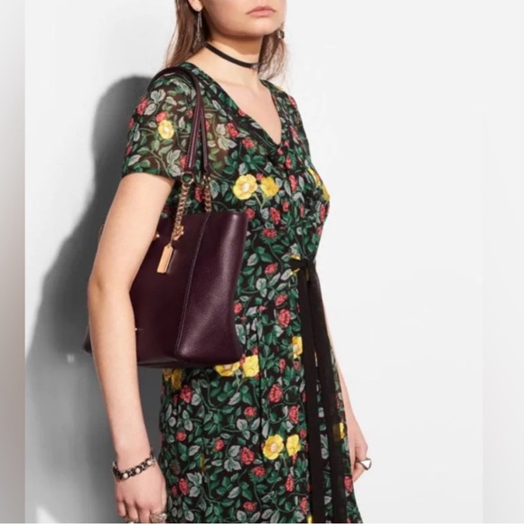 COACH Turnlock Chain Tote Bag Oxblood - Picture 12 of 13